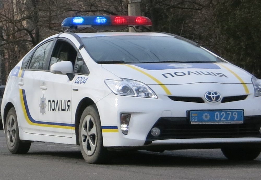 В Кривому Розі затримали жінку, яка вивозила метал з кладовища