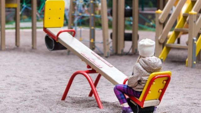 Дніпрянин переховувався від суду на дитячому майданчику 