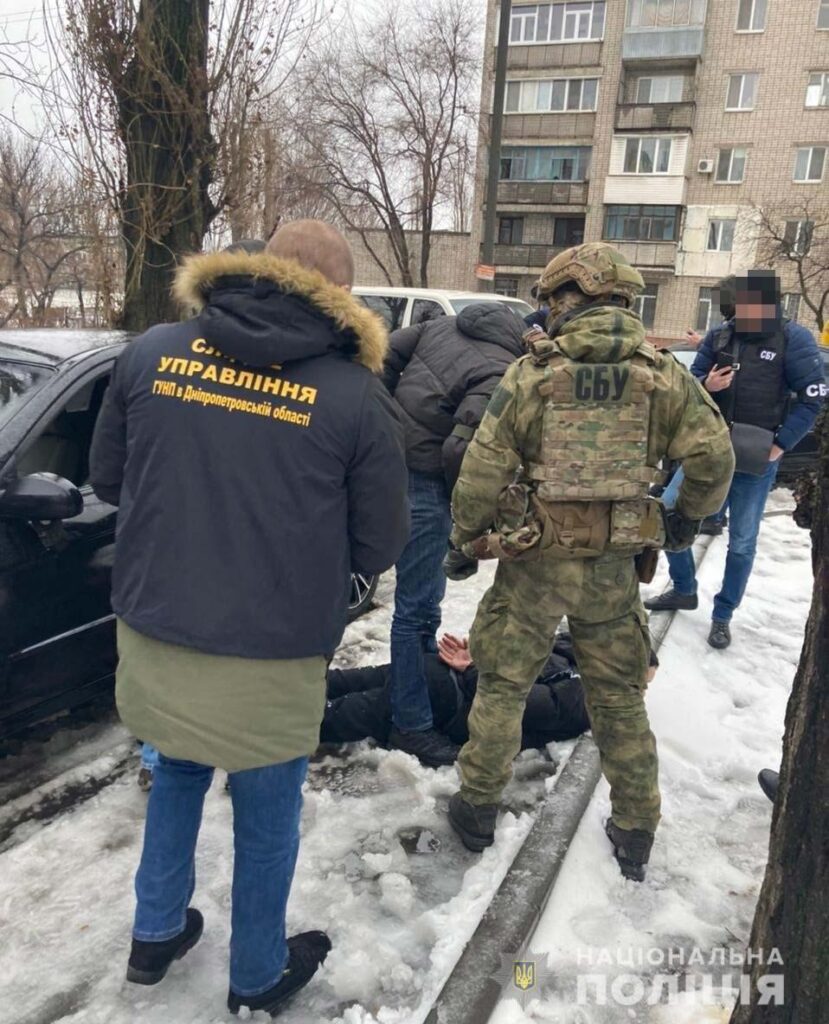 У Дніпрі затримали злочинну групу, яка вимагала гроші за безперешкодне ведення бізнесу