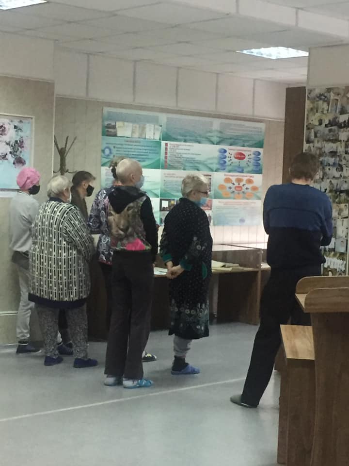 У Дніпрі лікарі та пацієнти онкодиспансеру відзначили день боротьбі з онкологією в музеї