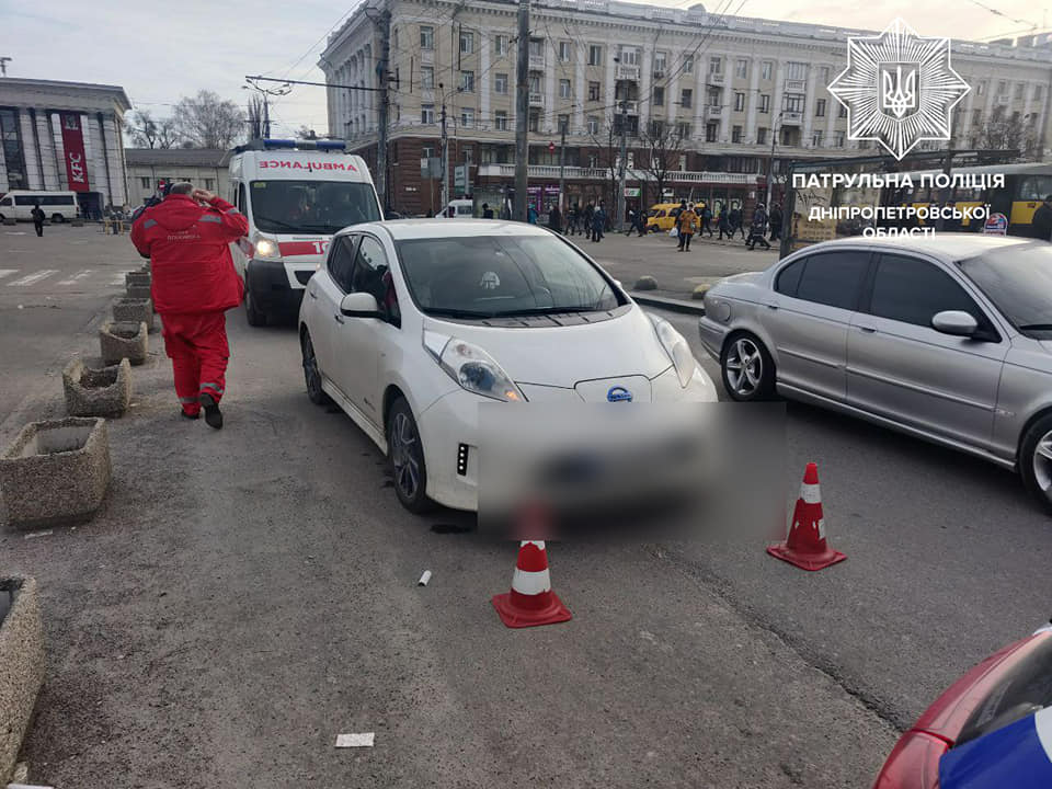 У Дніпрі водій защемив патрульному руку та намагався втекти