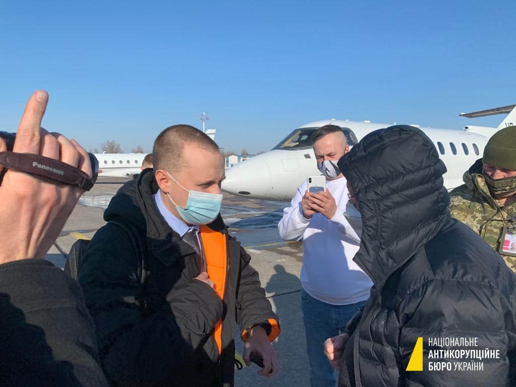 У “Борисполі” посадили літак з фігурантом справи “Приватбанку”