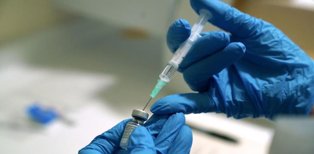 Кого з мешканців Дніпропетровщини вакцинуватимуть від COVID-19 першими