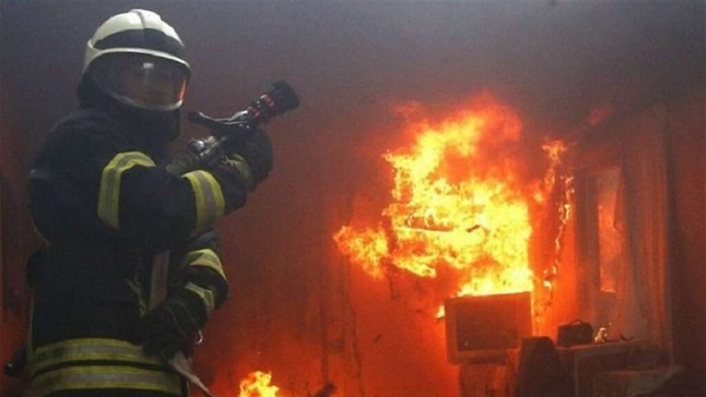 На Дніпропетровщині вночі палало два будинки