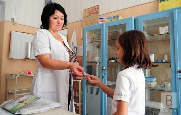 Оклади шкільних медиків планують підвищити на 50%