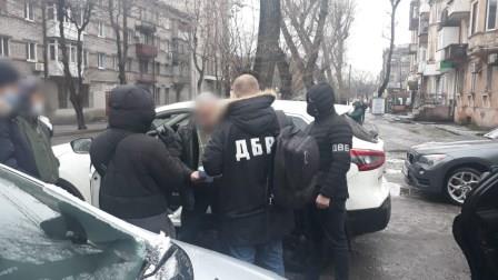 У Кам’янському за хабар судитимуть слідчу поліції та адвоката