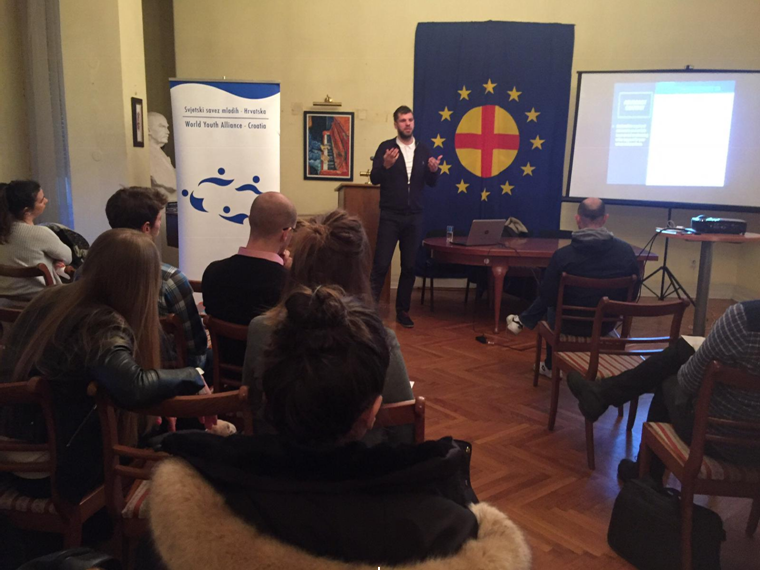 Молодіжна навчальна програма Advocacy Youth Academy оголосила набір для ВПО