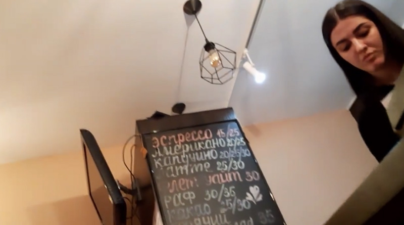 Мовний скандал: звільнили офіціантку, яка заявила, що «Дніпро – російське місто»