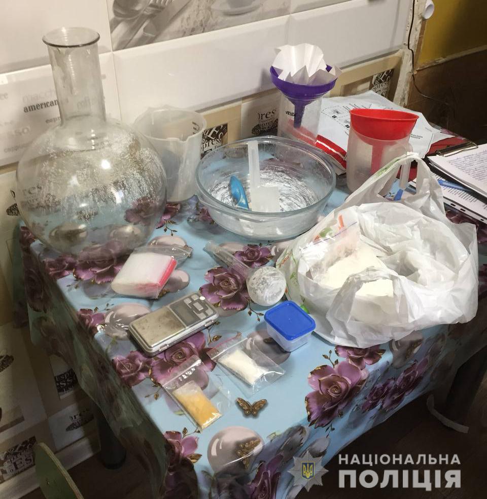 У Кривому Розі затримали наркодилерів, які щомісяця збували 2000 доз метамфетаміну