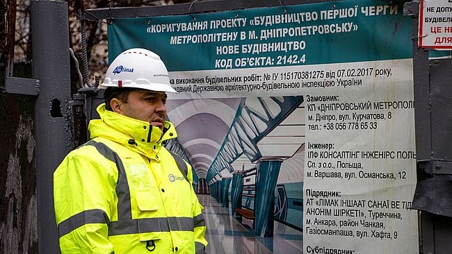 Заступник мера вирушив у Туреччину, щоб продемонструвати, які потяги хочуть закупити у метро Дніпра