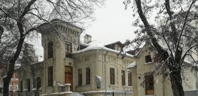 ПриватБанк заявив про рейдерське захоплення “будинку Брежнєва” в Дніпрі
