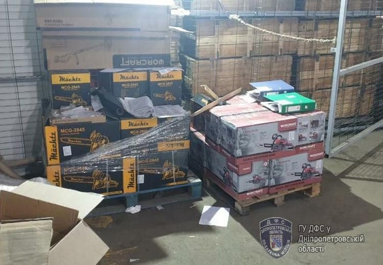 У Дніпрі податківці ліквідували центр оптимізації митних платежів