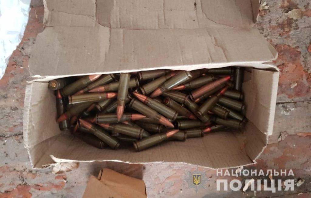 У Кривому Розі у місцевого мешканця вилучили зброю та боєприпаси