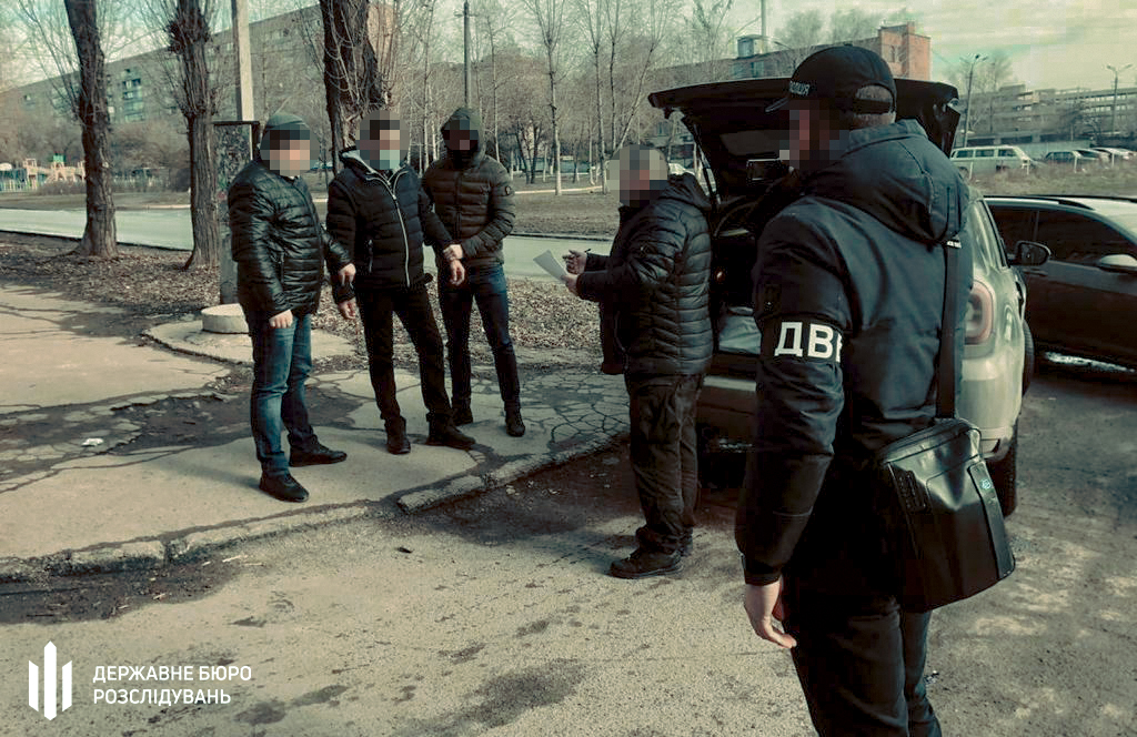 У Полтаві затримали криворізького поліцейського, який отримав хабар у $5 тисяч