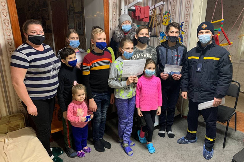 Рятувальники Новомосковська завітали до дитячих будинків та прийомних сімей