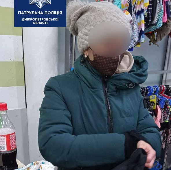 Неповнолітня гостя з Харкова обікрала дніпрянок (фото)