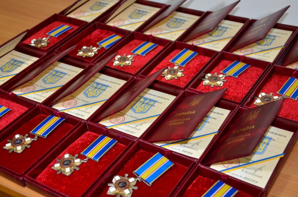 У Дніпропетровській ОДА вручили державні нагороди родинам загиблих добровольців