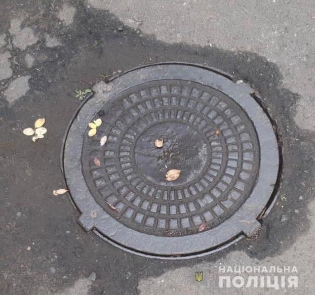 У Кривому Розі затримали крадія каналізаційних люків
