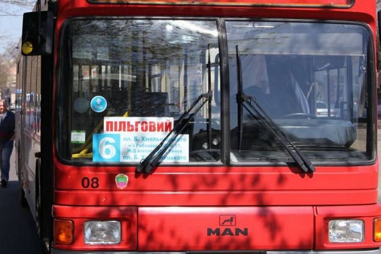 Нікопольські маршрутники відмовляються возити школярів безкоштовно