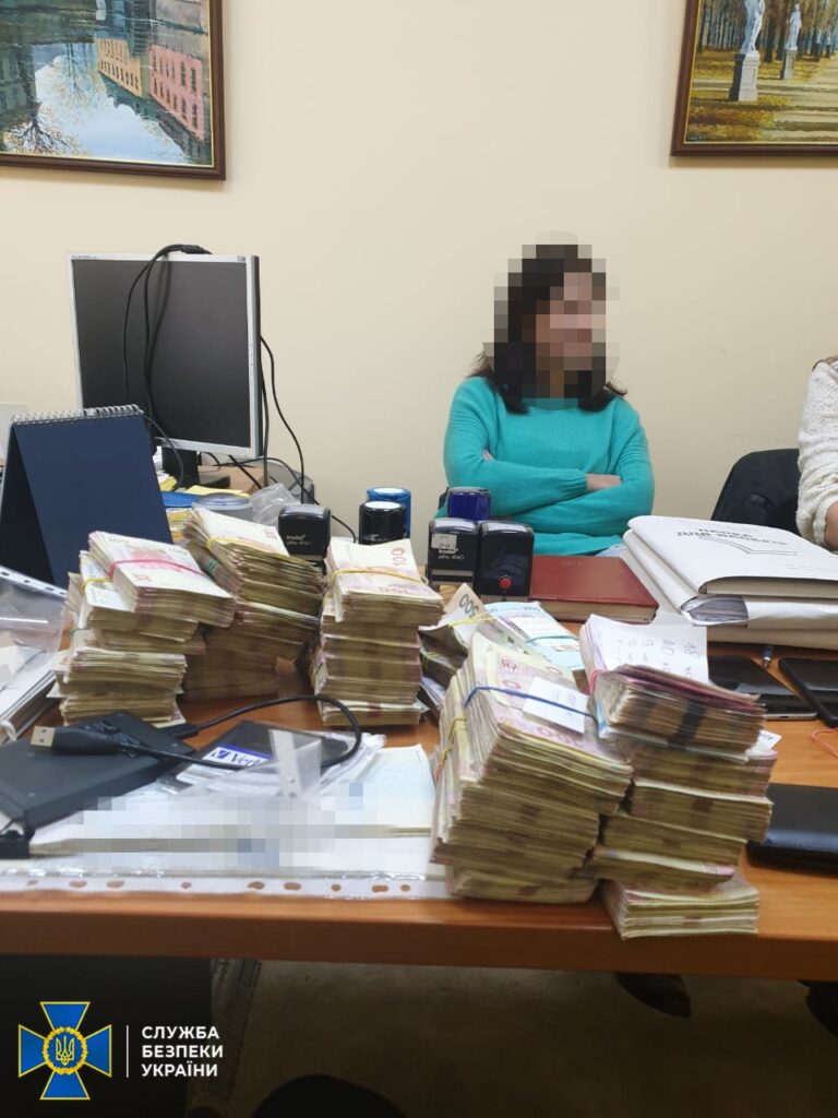СБУ заблокувала діяльність нелегального конвертаційного центру з обігом у сотні мільйонів гривень