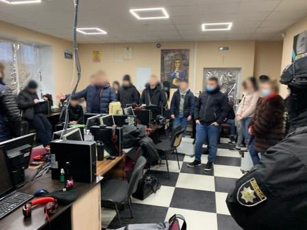 На Дніпропетровщині викрили шахрайський call-центр