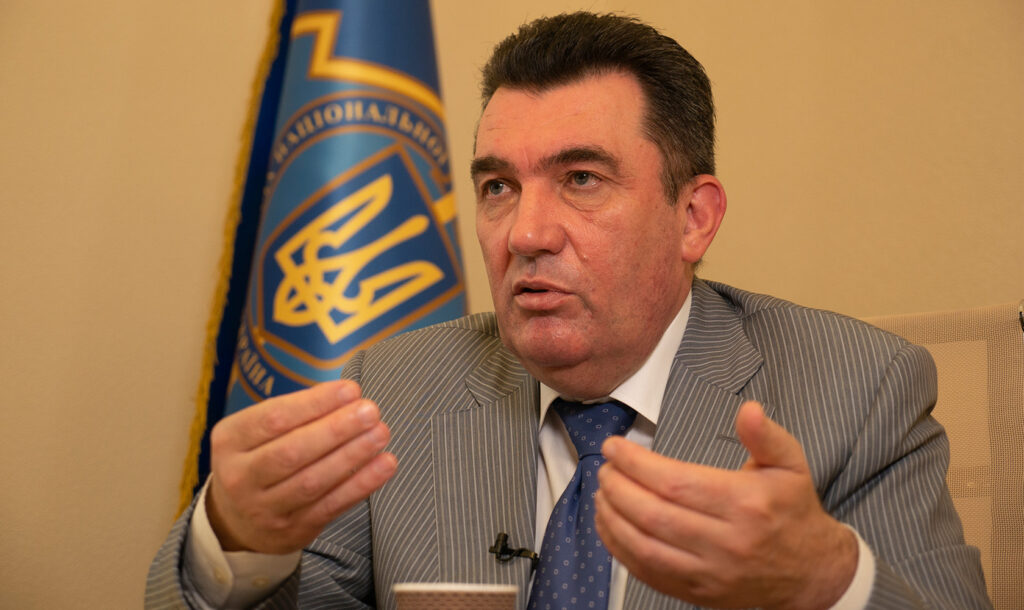 Данілов: англійська має стати другою мовою в Україні