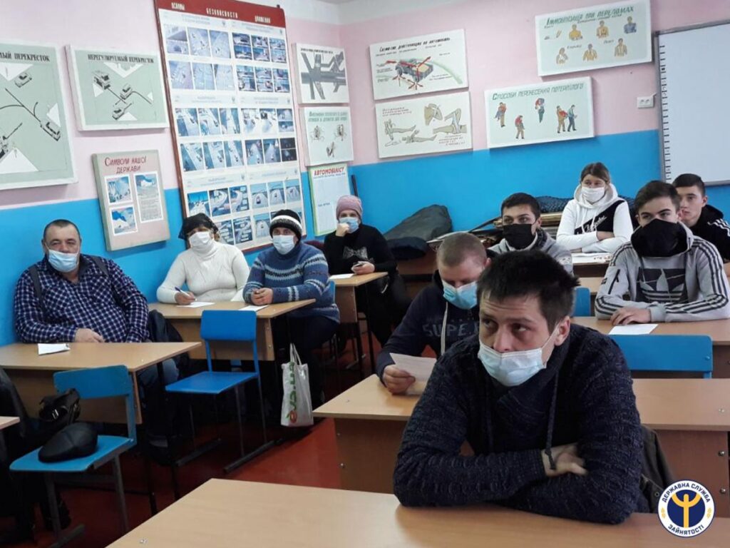 Понад 120 безробітних Магдалинівщини підвищили кваліфікацію для виконання весняно-польових робіт