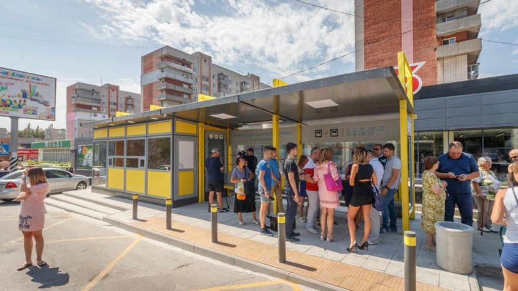 Чому нові безпечні зупинки у Дніпрі так важливі для життя?