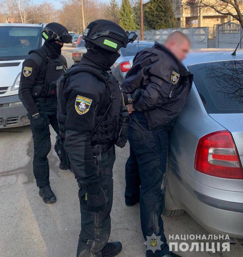 Кам’янський коп вимагав данину від підприємців