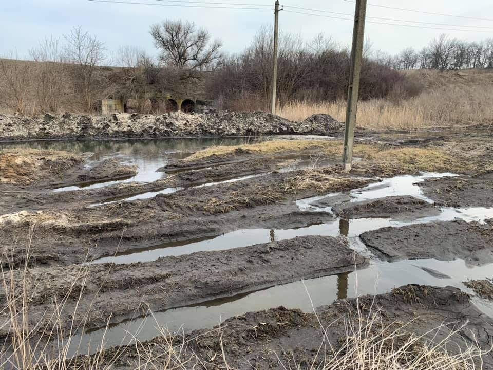 У Богданівці зливають відходи на поля