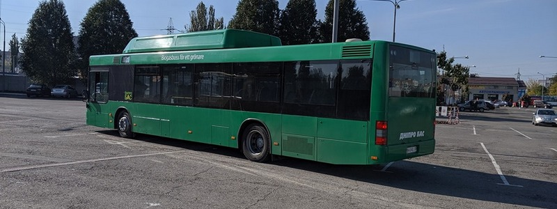 Нові великі автобуси будить зупинятися на кожній зупинці