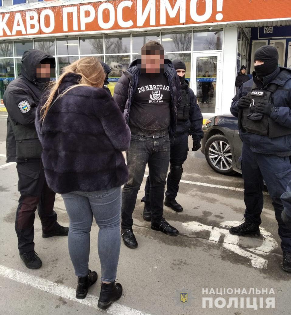 Дніпрянин вимагав у місцевого мешканця 140 тис. грн