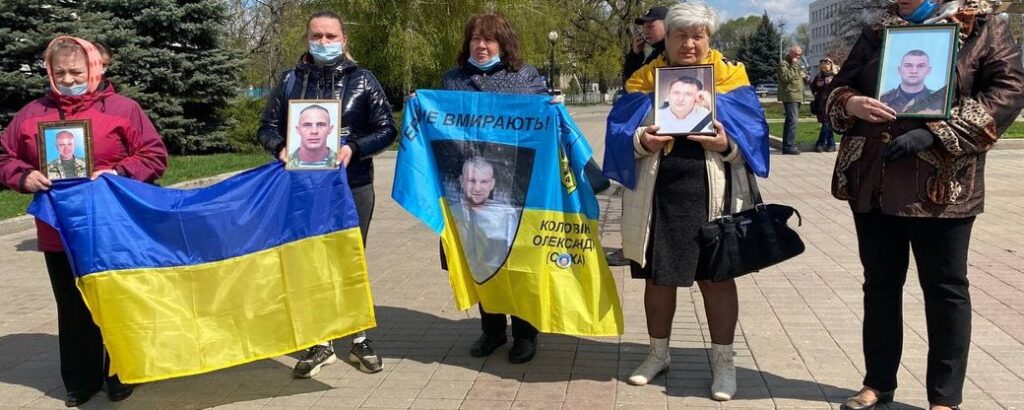 У Дніпрі пройшов пікет у відповідь на слова посадовця-члена ОПЗЖ, що “в Україні не йде війна”