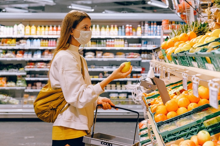 Чому дорожчають продукти в Дніпрі, в Україні та світі 
