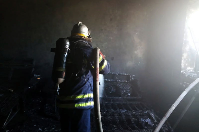 На Дніпропетровщині врятувати господаря згорілої хати не вдалось (фото/відео)