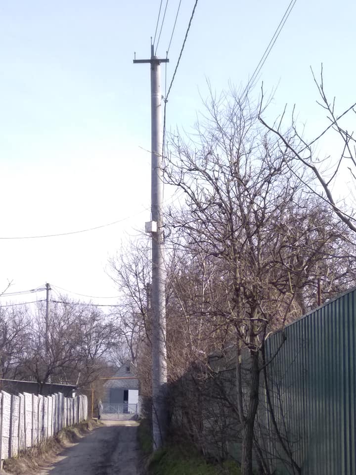 Електродроти чіпляються за гілки: дніпрянин показав нову високовольтну лінію