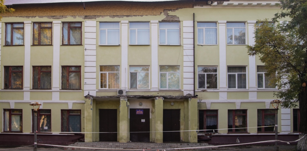 До ДніпроОДА звернулися батьки аварійної школи в Кам’янському