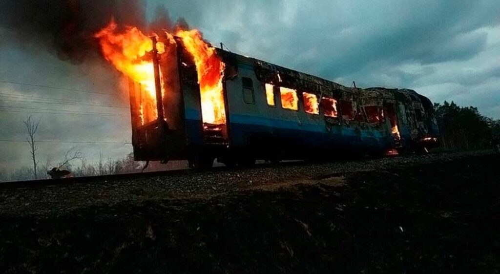 Для чого “Укрзалізниця” на Дніпропетровщині спалила пасажирський вагон