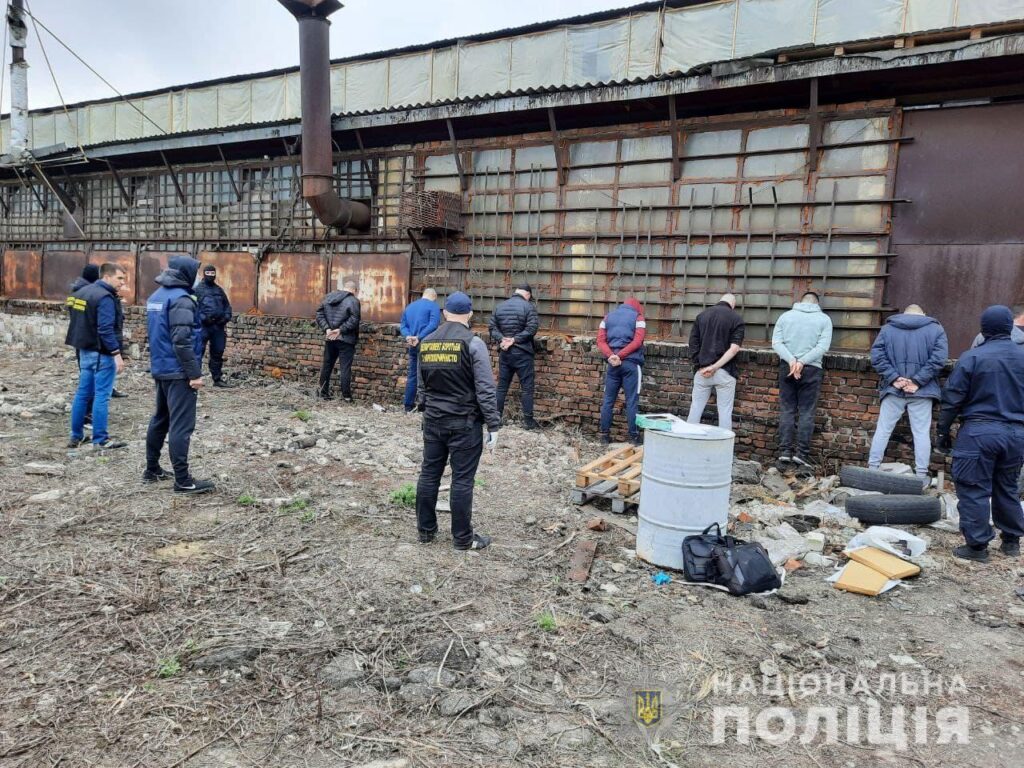 300 кг амфетаміну в місяць: нацполіція викрила масштабне нарковиробництво