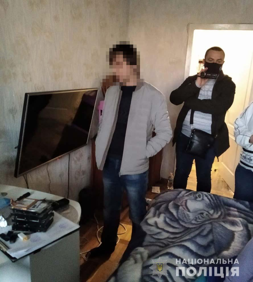 Двох дніпрян заарештували за розповсюдження дитячою порнографії