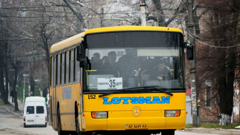 Чому у віддалених районах Дніпра немає нових великих автобусів?