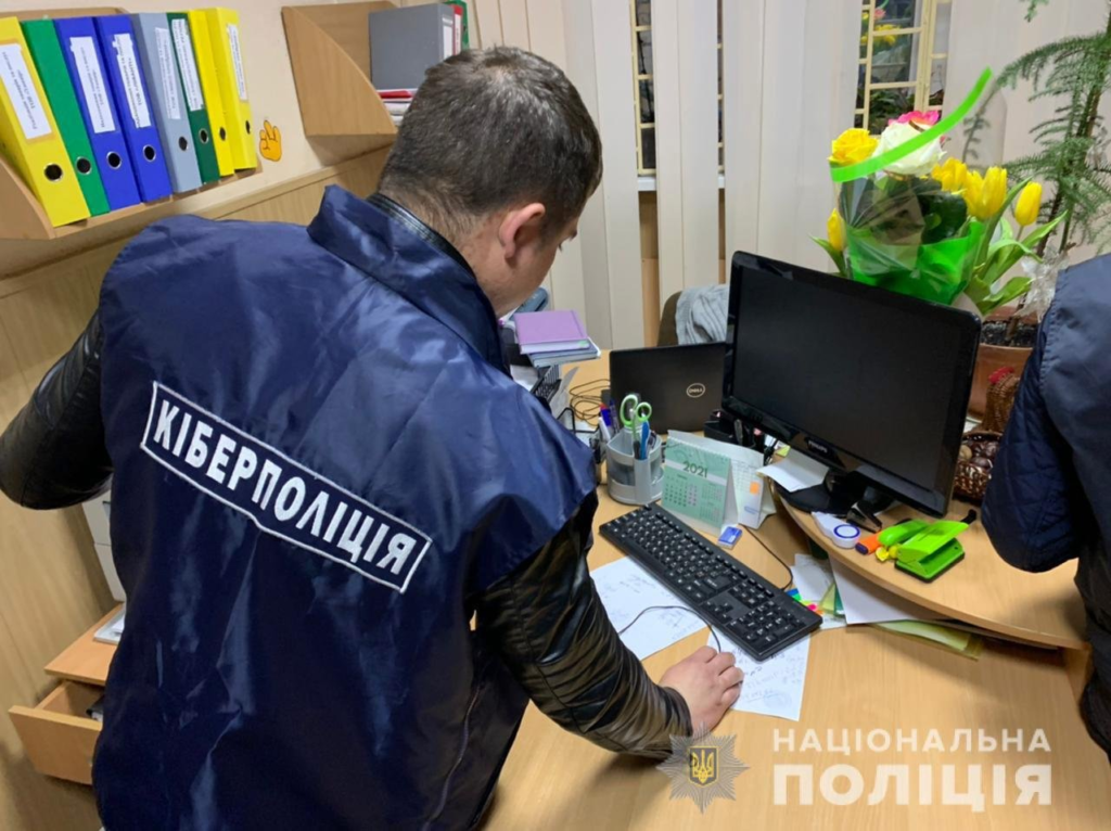 Співробітники кіберполіції припинили діяльність великого конвертаційного центру