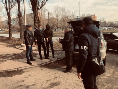У Кривому Розі судитимуть поліцейського за одержання 5 тис. доларів хабаря