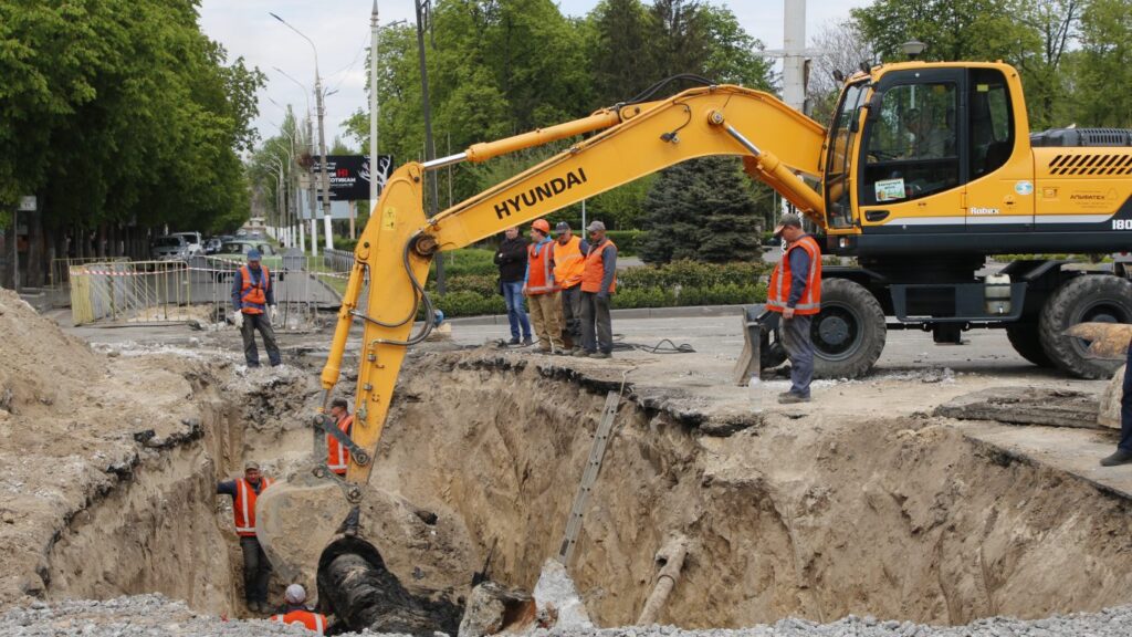 450 будинків Кам’янського залишились без води: йде ремонт місцевого водогону