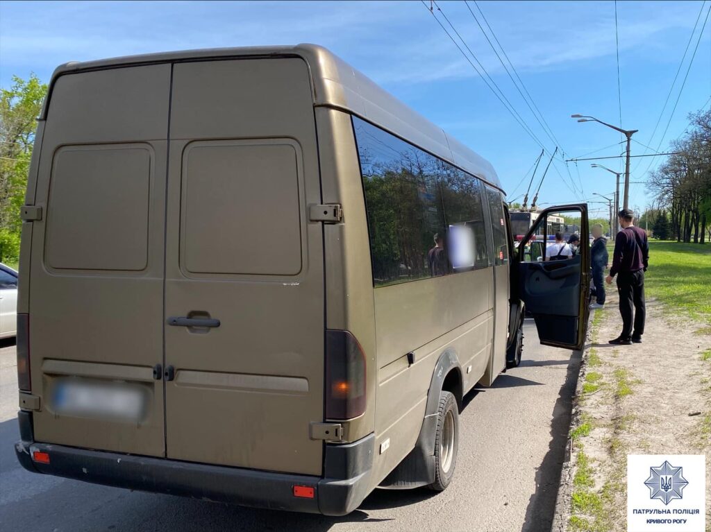 Ранок водія маршрутки з Дніпропетровщини почався не з кави, а з наркотиків