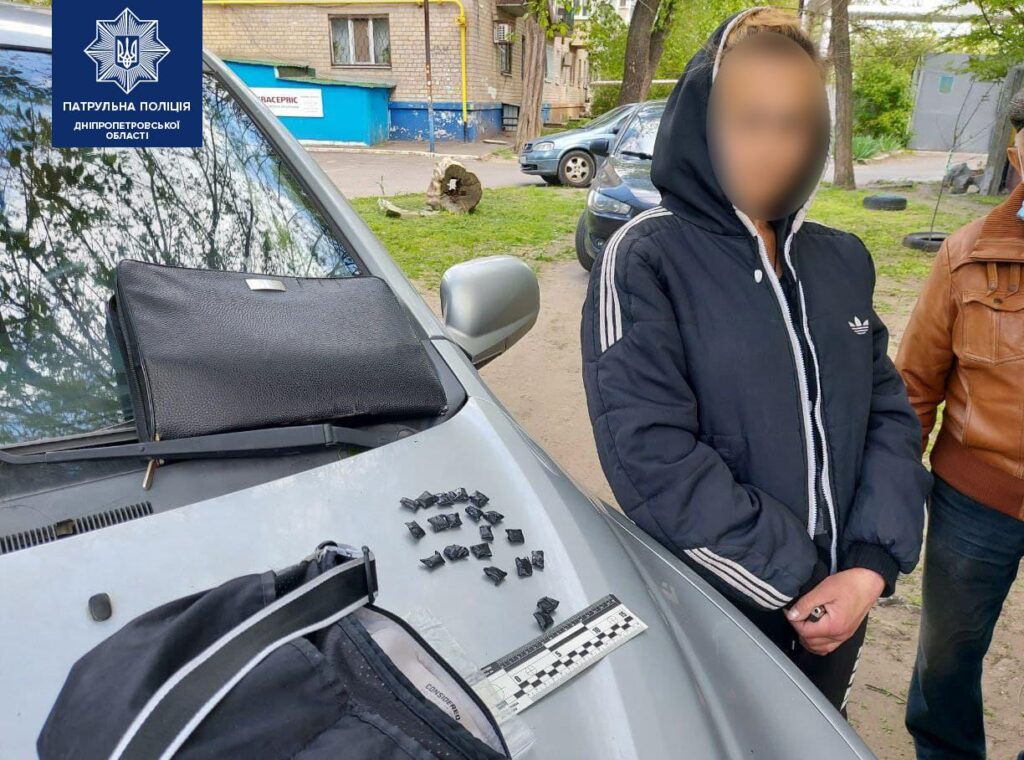 У Дніпрі затримали кілька людей з наркотичними закладками