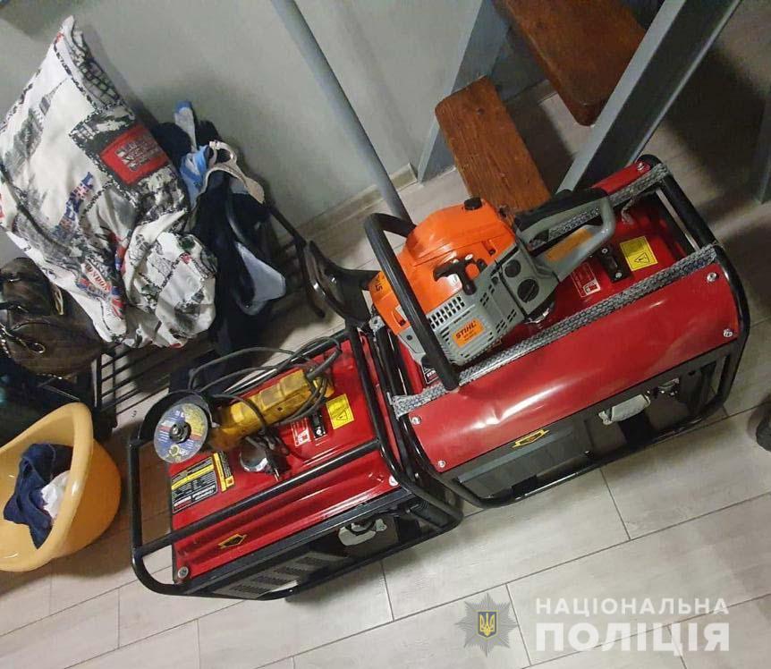 На Дніпропетровщині двоє іноземців намагалися обікрасти пенсіонера