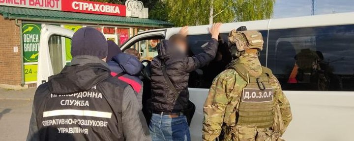 Правоохоронці Дніпропетровщини викрили нелегальні пасажирські перевезення на окуповану територію