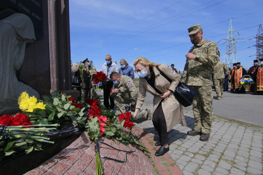 На Дніпропетровщині вшанували загиблих бійців АТО/ООС