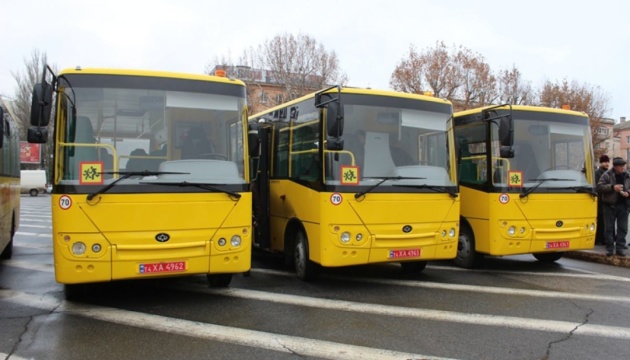Для шкіл Дніпропетровщини придбали 13 новеньких автобусів